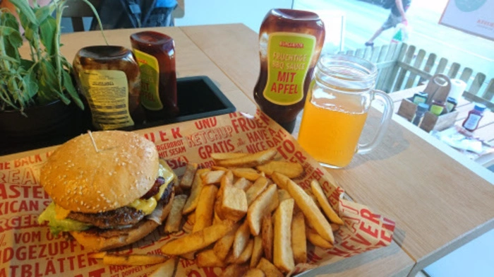 Im neuen Burgerista kosteten wir "The Burgerista", den den Veggie-Burger und den BBQ-Burger.
