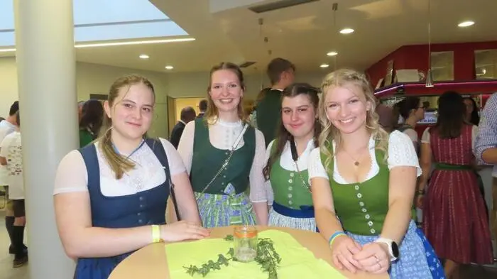 „Es war uns eine Ähre“ hieß es am Samstag im Veranstaltungszentrum Krieglach beim Maturaball des Agrarbildungszentrums Hafendorf