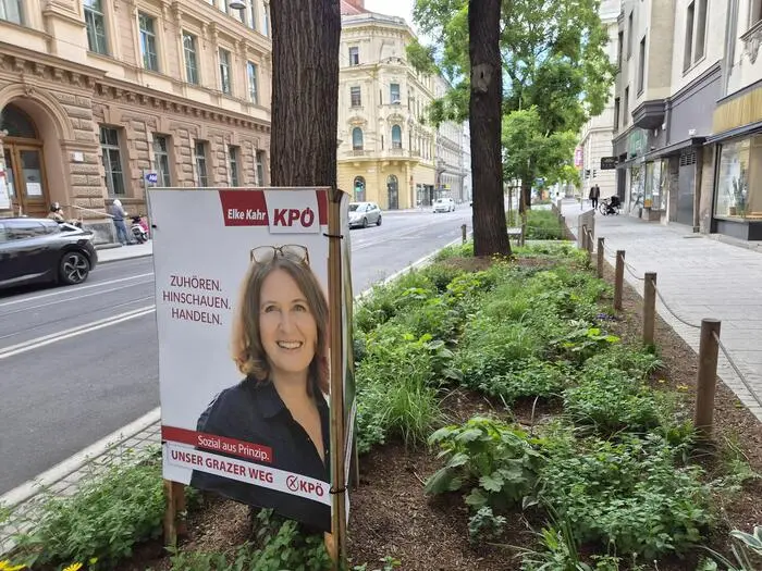 Wahlplakat der KPÖ mit Elke Kahr im Portrait: Der Weichzeichner passt zur Botschaft