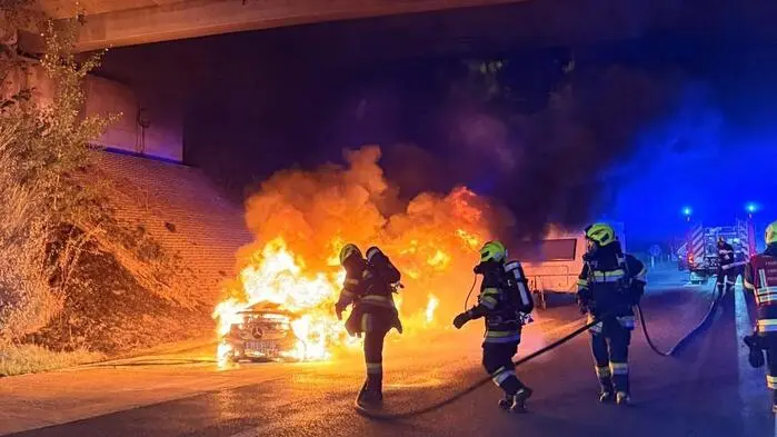 30 Feuerwehrleute waren mit den Löscharbeiten beschäftigt