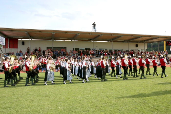 Sieben Musikkapellen aus ganz Kärnten hatten sich aus diesem Grund nach Kraig aufgemacht. 