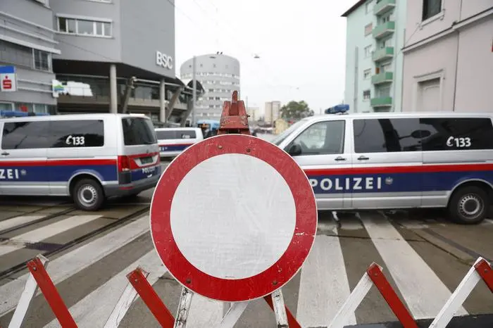 Straßensperre vor dem Liebenauer Stadion