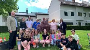 2025 wurde der Wunschbaum des Kindergemeinderates im Rathauspark gepflanzt