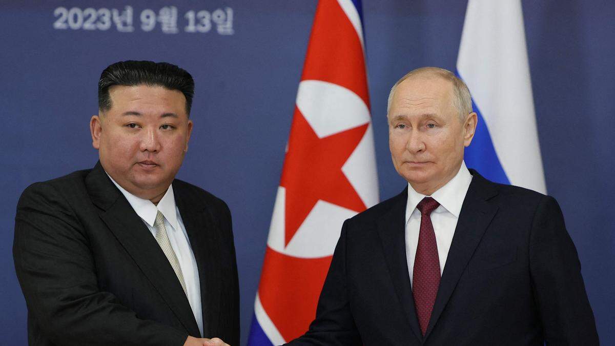 Kim Jong-un und Wladimir Putin | Nordkoreas Diktator Kim Jong-un bei einem Treffen mit dem russischen Präsidenten Wladimir Putin im Vorjahr in Russland