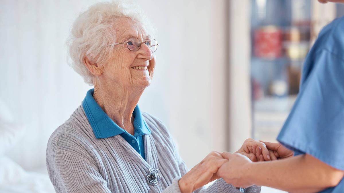 Pflegekräfte widmen sich mit Hingabe Menschen in fordernden Lebenssituationen