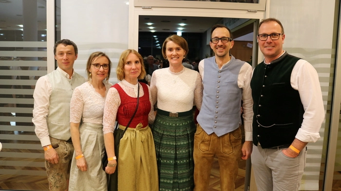 In der Weinbar trafen sich die „Wetzl-Sisters“ zum gemütlichen Familientreffen.