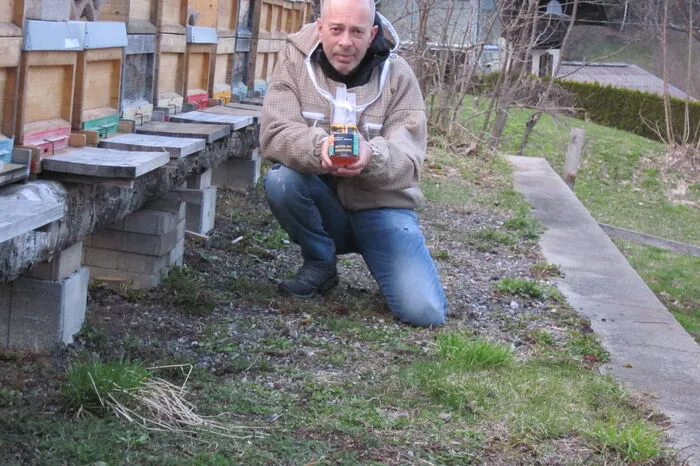 In Rangersdorf, im Obereren Mölltal gibt es vorwiegend Blüten- mit Waldhonig, reinen Wald- oder Gebirgshonig. Der gemischte schmeckt nicht nur dem preisgekrönten Imker Johannes Suntinger am besten, sondern überzeugte auch die Jury. Dafür gab es heuer Bronze.