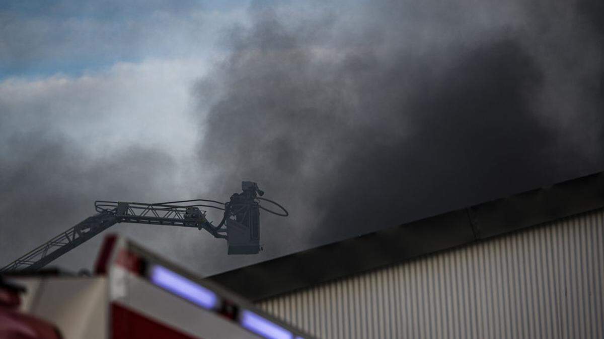 Der Großbrand im Reifenlager sorgte für enormen Schaden. 