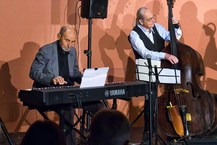 Das international besetzte Ensemble um Mastermind Janos Babos am Klavier zeigte, dass Spielfreude und musikalisches Können keine Frage des Alters sind.