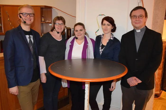 Begleitet werden die Jugendlichen bei der Programmerstellung und auf der Bühne von Stephan Frühwirt, Michaela Baumgartner, Julia Trummer, Petra Kaufmann sowie Kaplan Thomas Sudi.