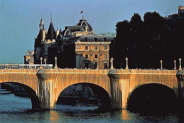 Auch den Pont Neuf in Paris verpackte Christo