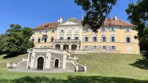 Das Schloss Halbenrain steht nach wie vor zum Verkauf, die Nutzungsmöglichkeiten sind derzeit aber eingeschränkt