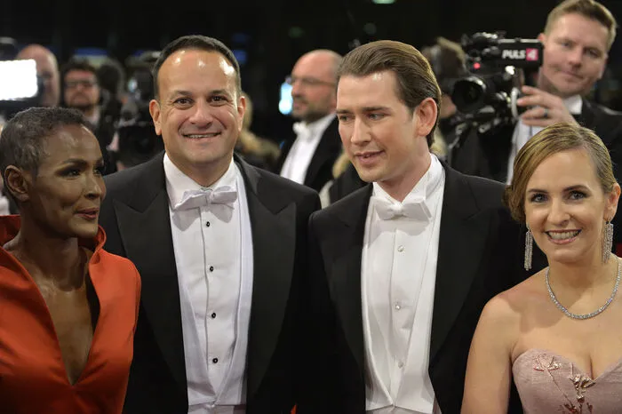 Autorin Waris Dirie, der irische Ministerpräsident Leo Varadkar, Bundeskanzler Sebastian Kurz und Opernball-Organisatorin Maria Großbauer. 
