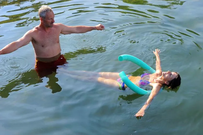 Eine Schwimmwurst hilft dabei
