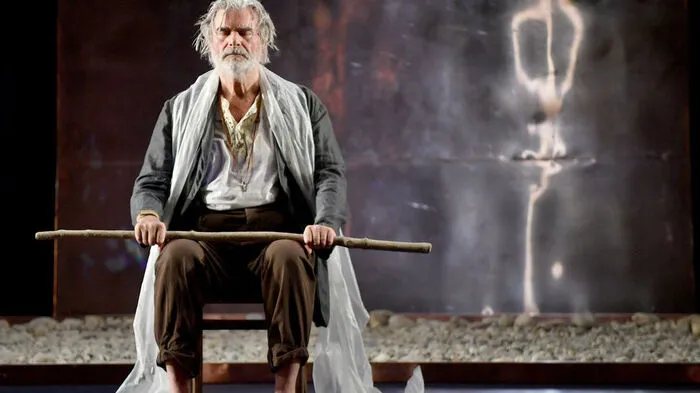 Peter Simonischek in "Der Sturm"