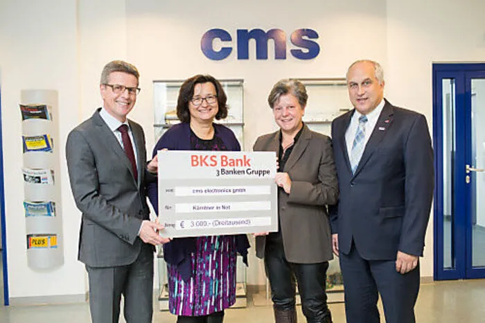 CMS-Geschäftsführer Michael Velmeden, Jutta Singer und Sven Skjellet bei der Spendenübergabe an Susanne Koschier