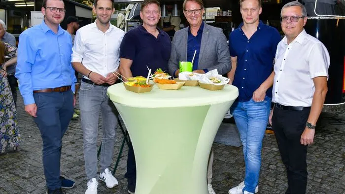 Eröffnet wurde diese beliebte Kulinarik-Veranstaltung von Bürgermeister Marcus Martschitsch, mit dabei auch VBgm. Lukas Schitzer, die Gemeinderäte Herwig Matejka und Joachim Kummer, Organisator Stefan Roth und Thomas Grill