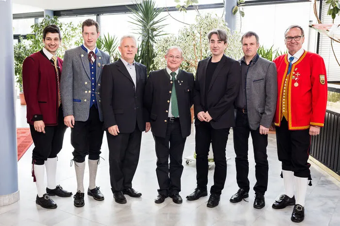Von links: Christoph Tanzer (Organisation), Christian Neibersch (Bez. Kapellmeister), Arnold Leimgruber (Kapellmeister JUROR), Christian Vierbauch (Landeskapellmeister), Siegmund Andraschek (JURYVORSITZ Komponist), Peter Stiegler (Kapellmeister JUROR), Josef Hirm Moderation
