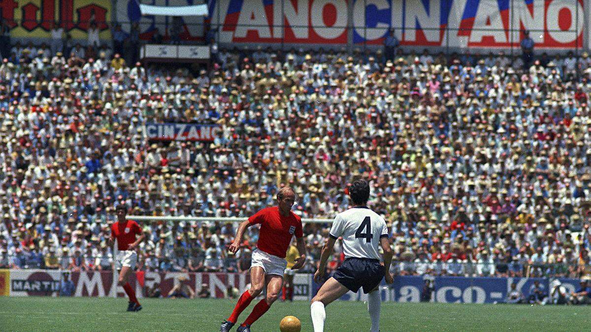 Bobby Charlton gegen Franz Beckenbauer