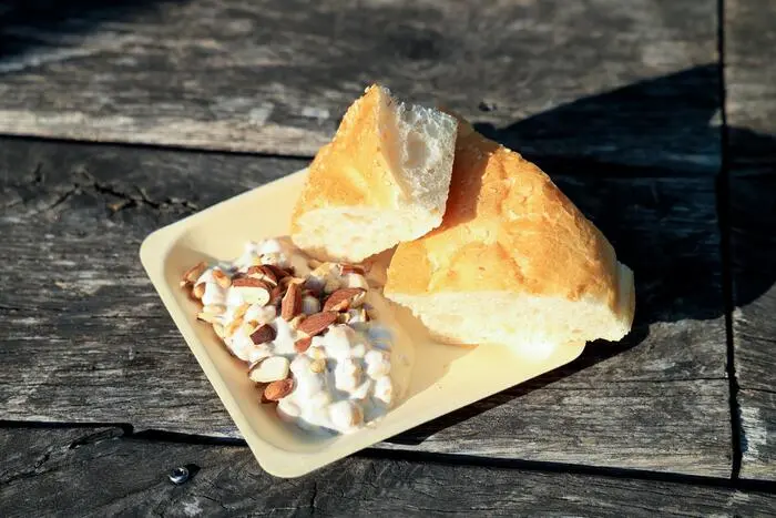 Aus dem Libanon: Kichererbsen, Tahin, Joghurt und Limette.