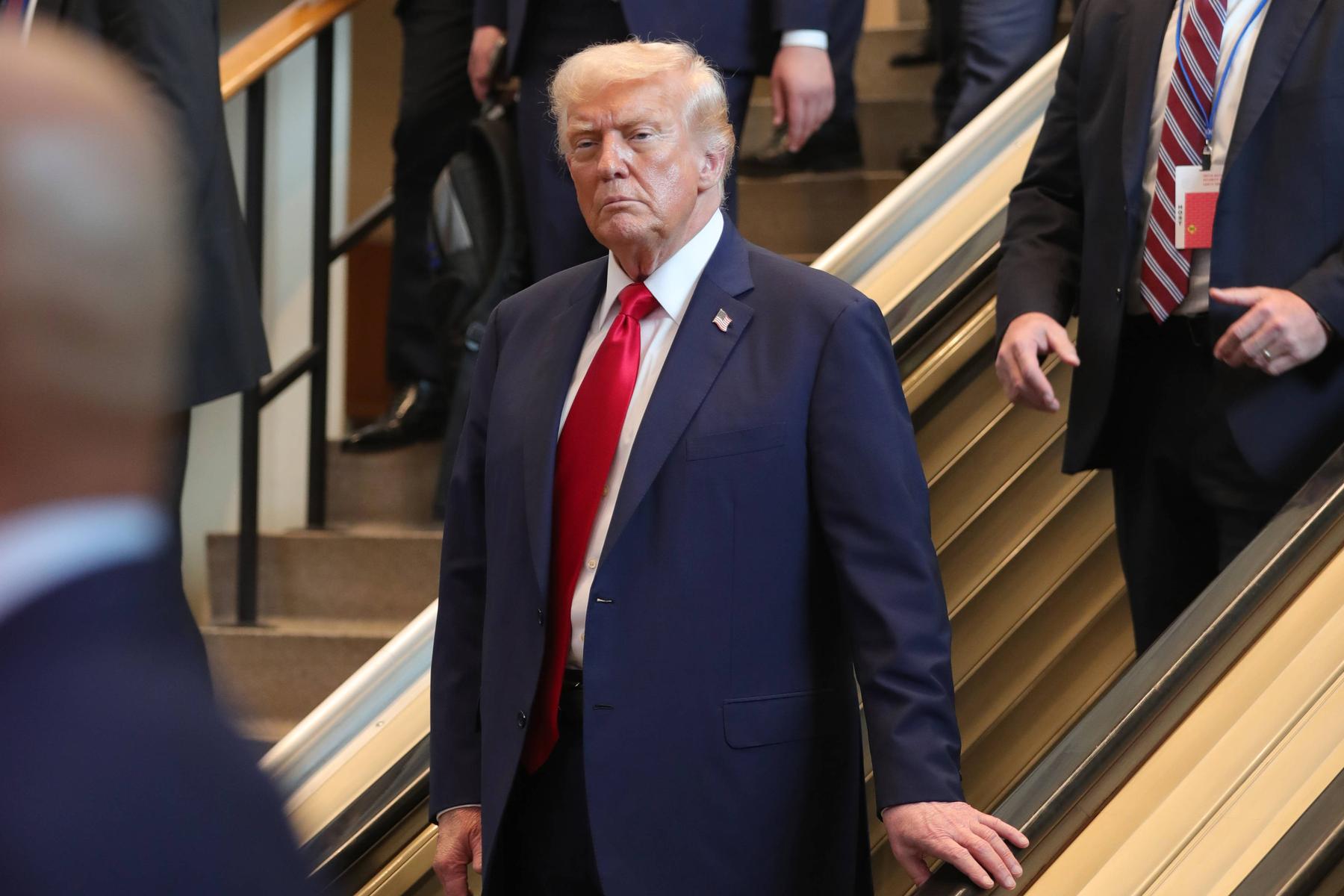 Wegen Rolltreppe: „Vielleicht vergasen?“ - UN geschockt über Moderator