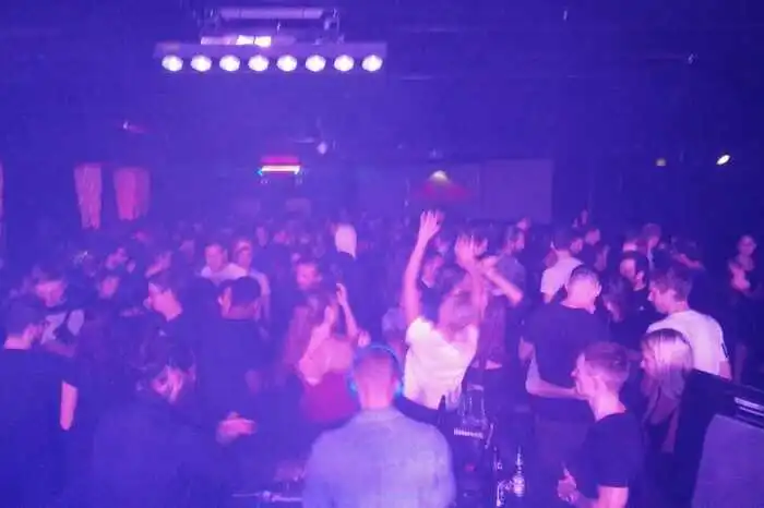 Im Stereo-Club veranstaltete die Österreichische Hochschülerschaft die ÖH-Party zum Semesterbeginn. Hunderte Studenten tanzten Freitagnacht ab Mitternacht.