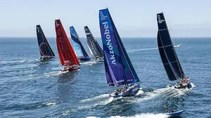 Sisi (3. Boot von links)