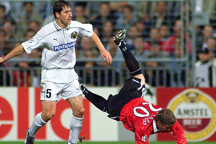 Sturm-Trainer Franco Foda im Zweikampf mit Edeljoker Ole Gunnar Solskjaer.