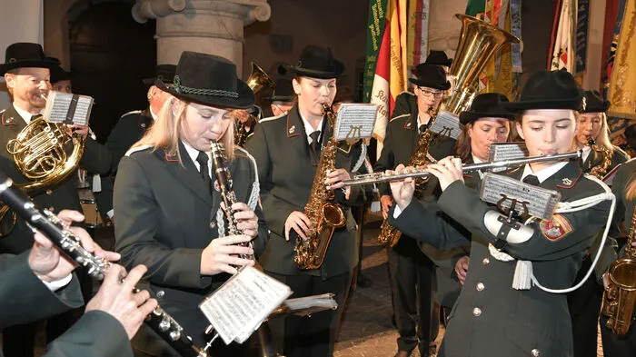Die Stadtkapelle Spittal unter Kapellmeister Franz Pusavec umrahmte die Feier im Schlosshof.