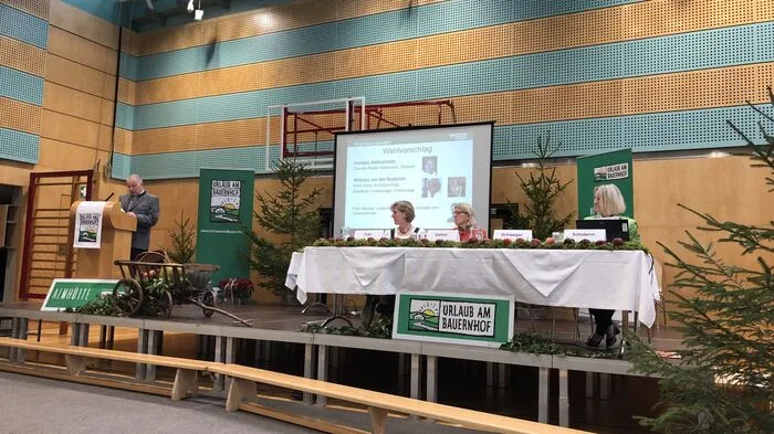 In der Fachschule Großlobming trafen sich am Dienstag rund 100 Mitglieder von "Urlaub am Bauernhof" Steiermark.