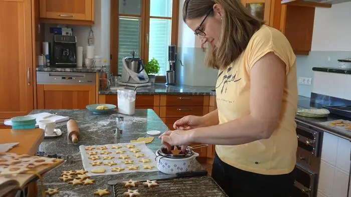 Barbara Fiedler und viele andere Bäuerinnen backen derzeit eifrig Kekse.