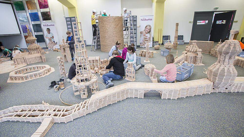 Die Kinder können ihre eigenen Bauwerke realisieren