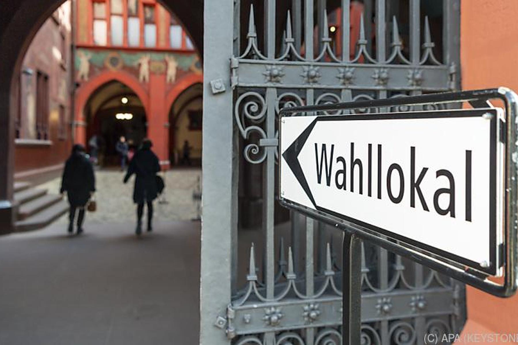 Schweiz: Nein zu Bürgerdienst und Erbschaftssteuer für Reiche