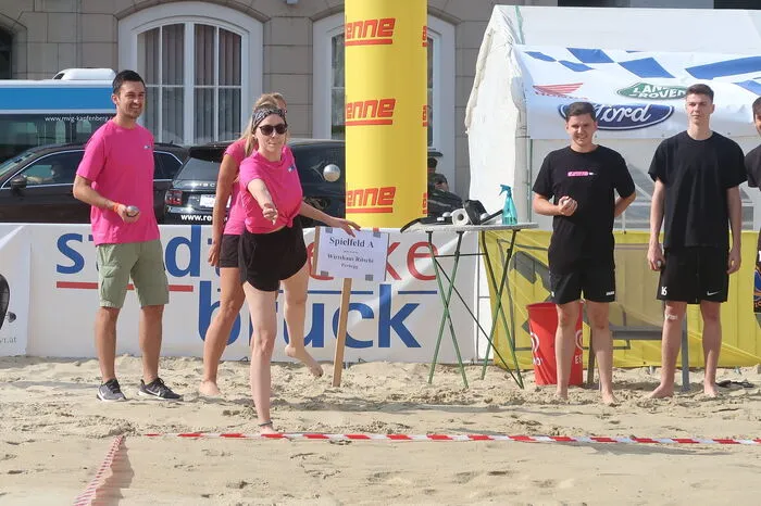 Die Spielergebnisse der letzten Tage gibt es unter www.beachandermur.com.