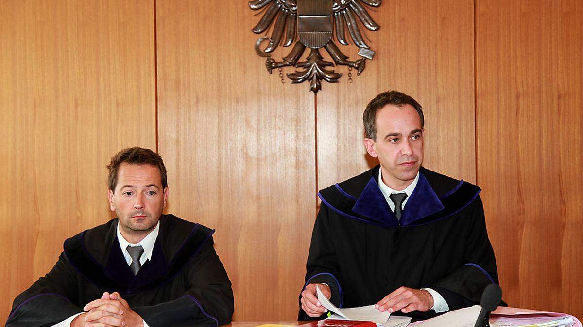 Den Vorsitz hat Richter Dietmar Wassertheurer (rechts)
