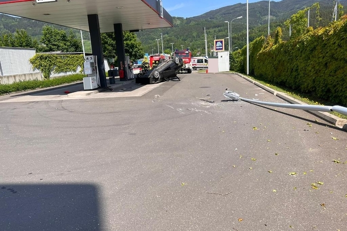 Auch bei der Tankstelle selbst wurde einiges zerstört