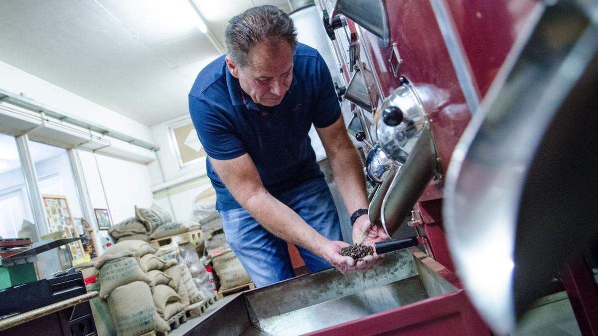 Rund 20 Tonnen Kaffee röstet Andreas Moser jährlich in seiner Rösterei in Gaimberg