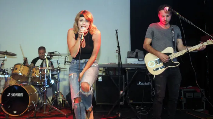 Die Vöcklabrucker Band Mindless veranstaltete gemeinsam mit dem Voxhaus Samstagabend das VolXrock Festival. Sie standen auch als erste auf der Bühne, gefolgt von den Klagenfurter Austrorockern Popwal, den Skarockern Generation Gap, den Deutschrockern Ernsthaft, den Funk-Rockern Super Monky und den Bleiburger Hardrockern Stickhead. 
