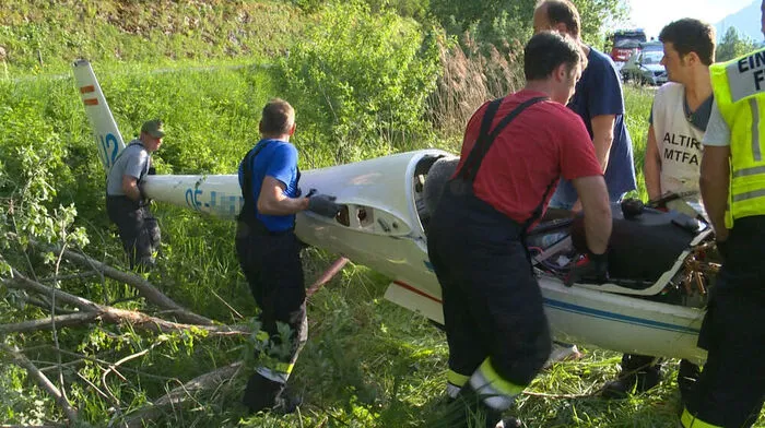 Bei einer Bruchland wurde Donnerstagnachmittag der Pilot leicht verletzt