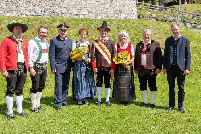 Markus Guggenberger, Gerald Kubin, Postenkommandant Herbert Zebedin, Fahnenpatin Theresia Unterguggenberger, Josef Strieder, Edith Oberluggauer, Hans Windbichler und Bernhard Knotz