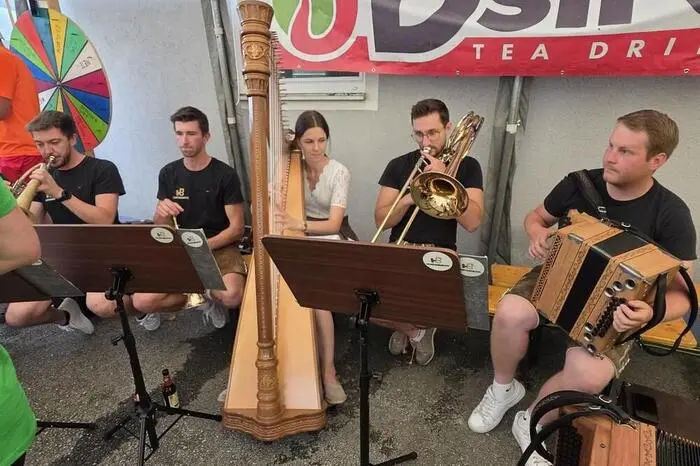 Die Musikgruppe „Huizvablecht“ sorgte für die musikalische Begleitung.
