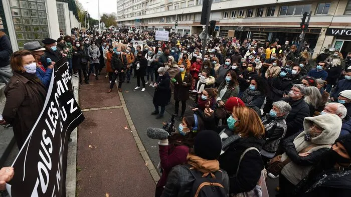 In FRANKREICH, wo infolge der Pandemie inzwischen mehr als 40.000 Menschen starben, sind die Regeln mit am strengsten. Die Menschen dürfen nur mit triftigem Grund vor die Tür - etwa um zur Arbeit zu gehen. Spaziergänge und Sport sind nur in einem Umkreis von einem Kilometer vom Wohnort für eine Stunde am Tag erlaubt. 