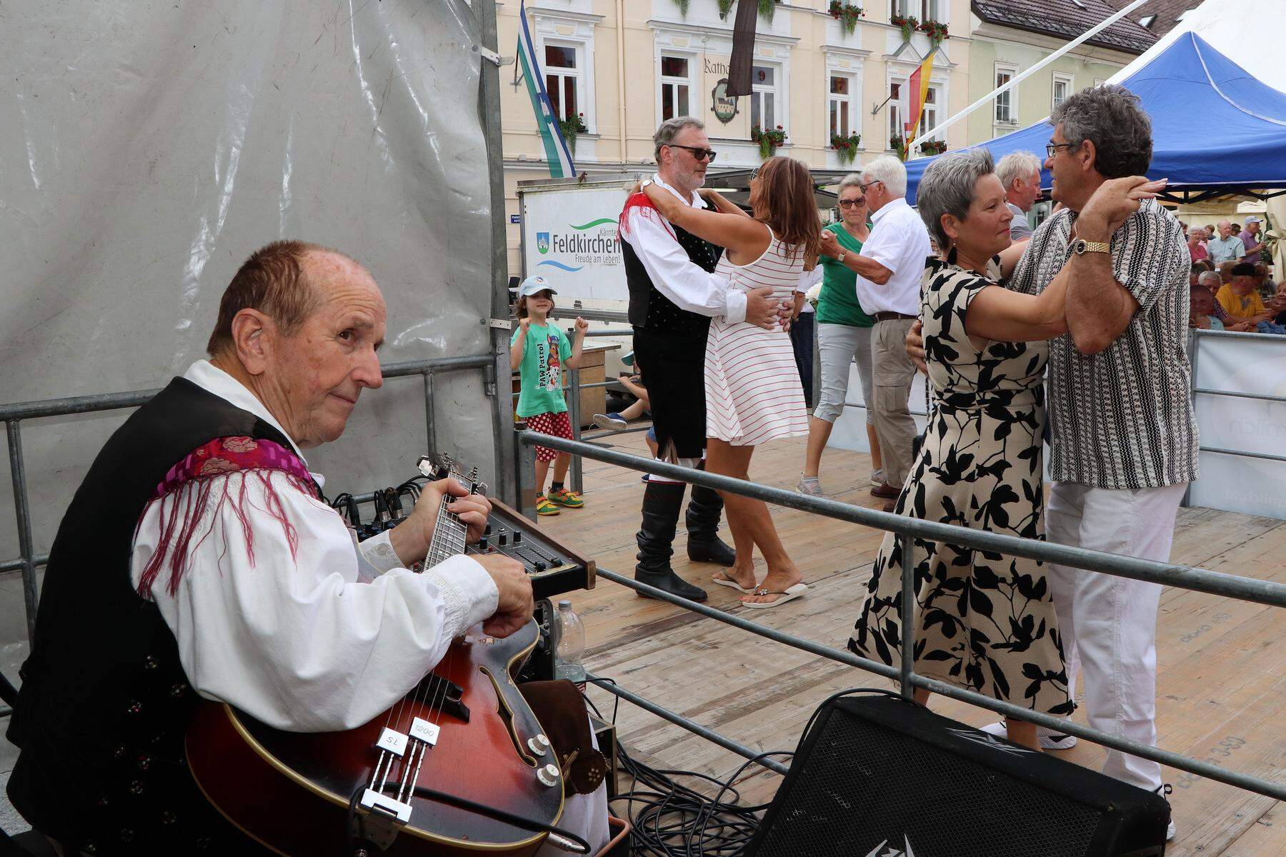 45. ÖVP-Stadtfest: Am Wochenmarkt wurde mit Musik aus Oberkrain gefeiert