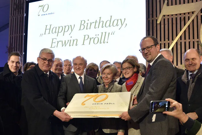 Eine Torte durfte natürlich auch nicht fehlen
