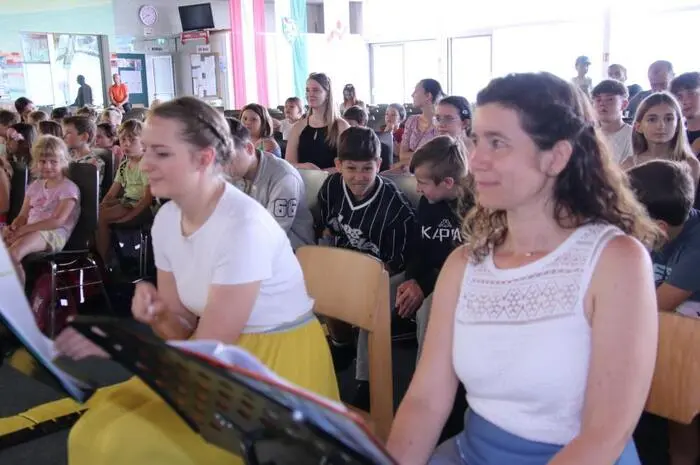 Die Idee zum Musical “Antonio und Nono“ hatten die beiden Pädagoginnen Barbara Oswald und Anna Koprivnik. Sie zeichneten auch für die Gestaltung verantwortlich.