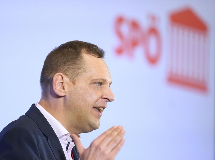 SPÖ-Klubobmann Philip Kucher  im Rahmen will „Übergewinne der Banken Sparern und Häuslbauern zurückgeben“