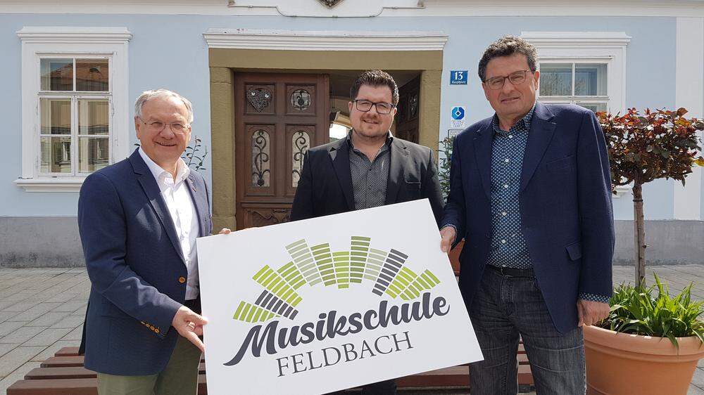 Musikschuldirektor Sascha Krobath, Josef Ober und Stadtamtsdirektor Michael Mehsner präsentieren die neustrukturierte Musikschule