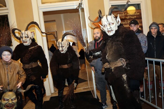 Krampusumzug in Velden am Wörthersee am Karawankenplatz und am Seecorso