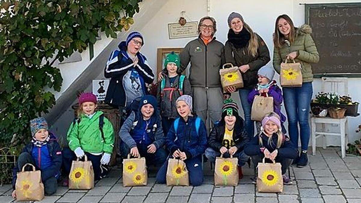 Die Schüler hatten am Hof von Familie Flödl in Tscherberg ihren Spaß