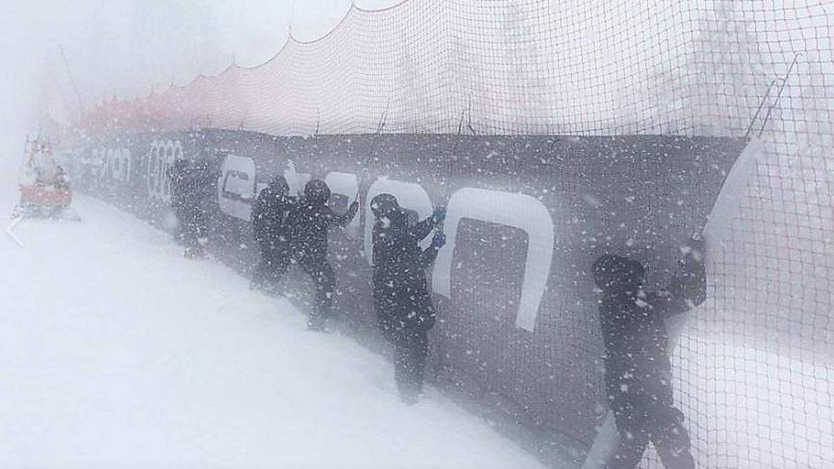 In Kitzbühel kämpft man gegen die Schneemassen